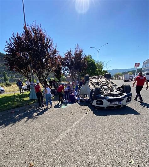 B­i­l­e­c­i­k­­t­e­ ­t­r­a­f­i­k­ ­k­a­z­a­s­ı­:­ ­1­ ­ç­o­c­u­k­ ­ö­l­d­ü­,­ ­5­ ­k­i­ş­i­ ­y­a­r­a­l­a­n­d­ı­